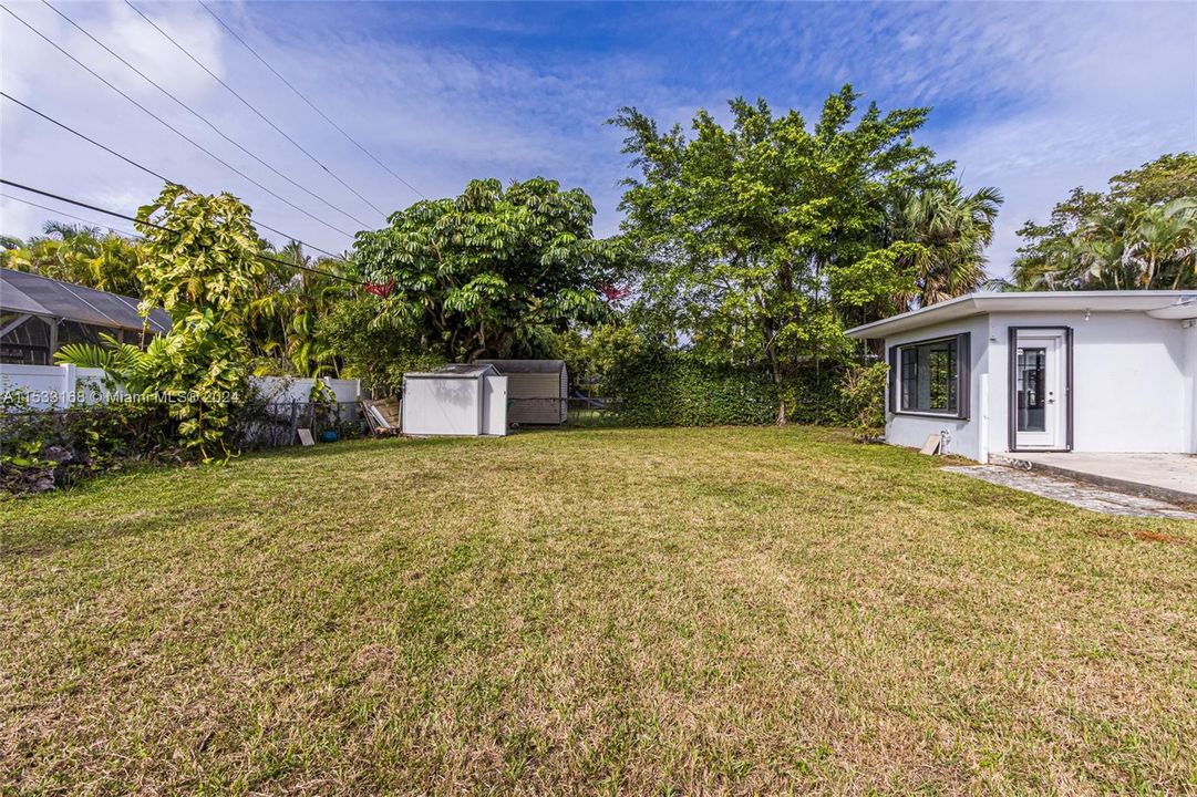 Recently Sold: $1,099,770 (5 beds, 2 baths, 2295 Square Feet)