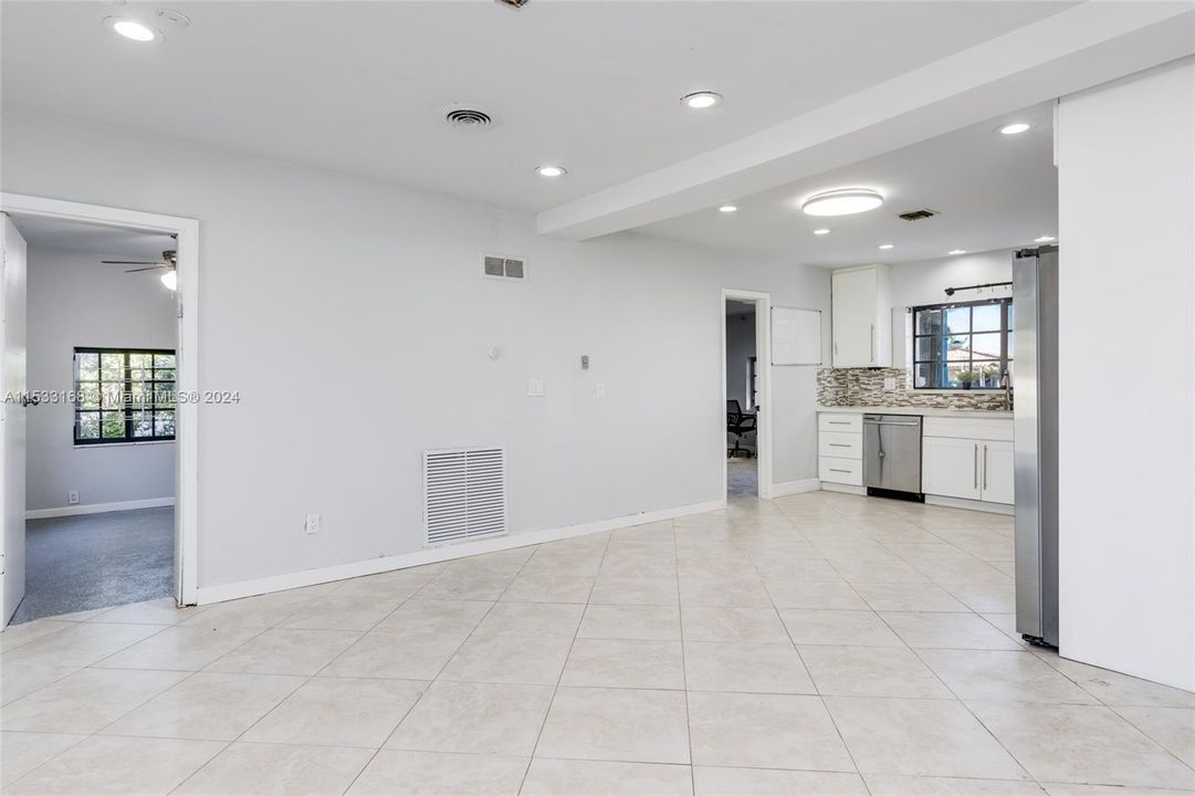 Recently Sold: $1,099,770 (5 beds, 2 baths, 2295 Square Feet)