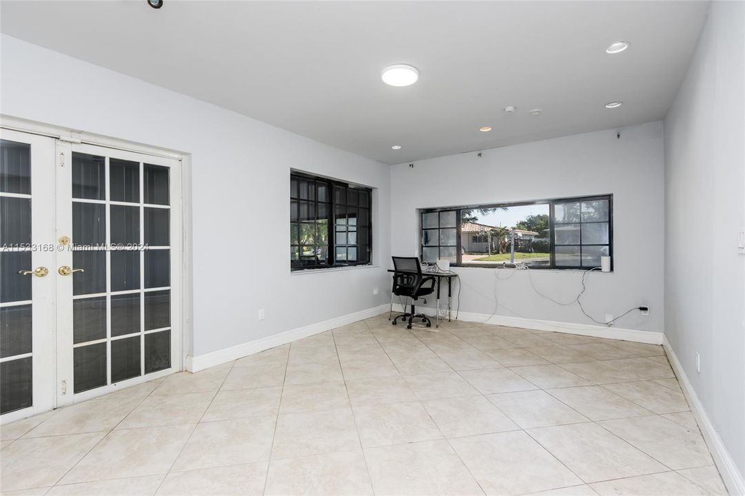 Recently Sold: $1,099,770 (5 beds, 2 baths, 2295 Square Feet)