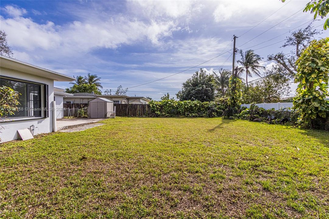 Recently Sold: $1,099,770 (5 beds, 2 baths, 2295 Square Feet)