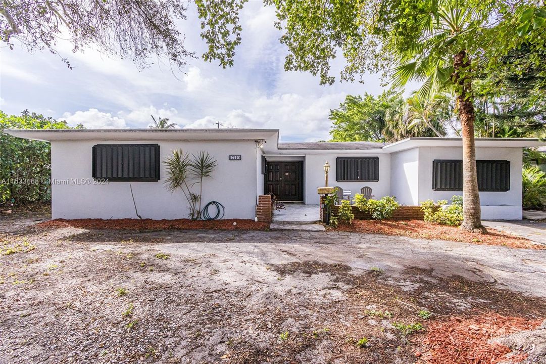 Recently Sold: $1,099,770 (5 beds, 2 baths, 2295 Square Feet)