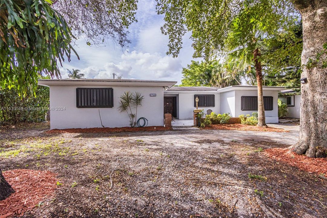 Recently Sold: $1,099,770 (5 beds, 2 baths, 2295 Square Feet)