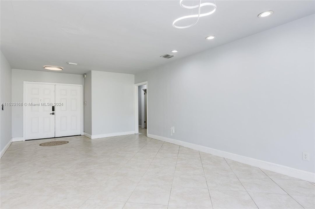 Recently Sold: $1,099,770 (5 beds, 2 baths, 2295 Square Feet)