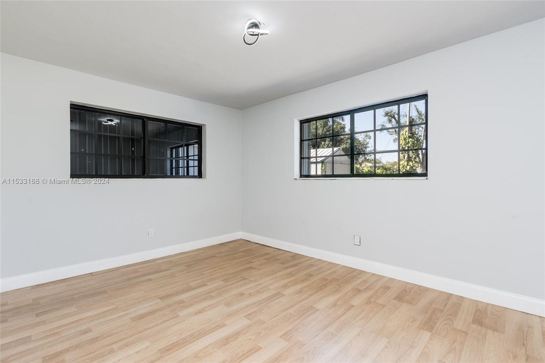 Recently Sold: $1,099,770 (5 beds, 2 baths, 2295 Square Feet)