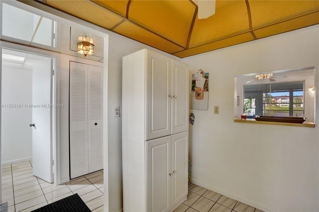 For Sale: $124,000 (1 beds, 1 baths, 750 Square Feet)