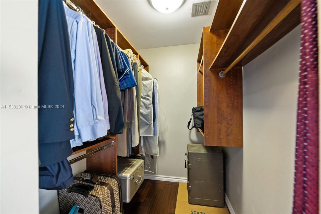 Walk-in closet