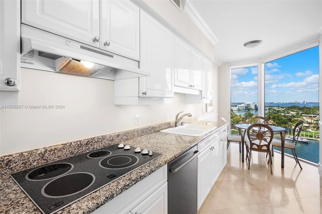 Recently Sold: $1,360,000 (2 beds, 2 baths, 1380 Square Feet)