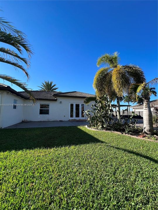 Recently Rented: $3,900 (4 beds, 2 baths, 1779 Square Feet)