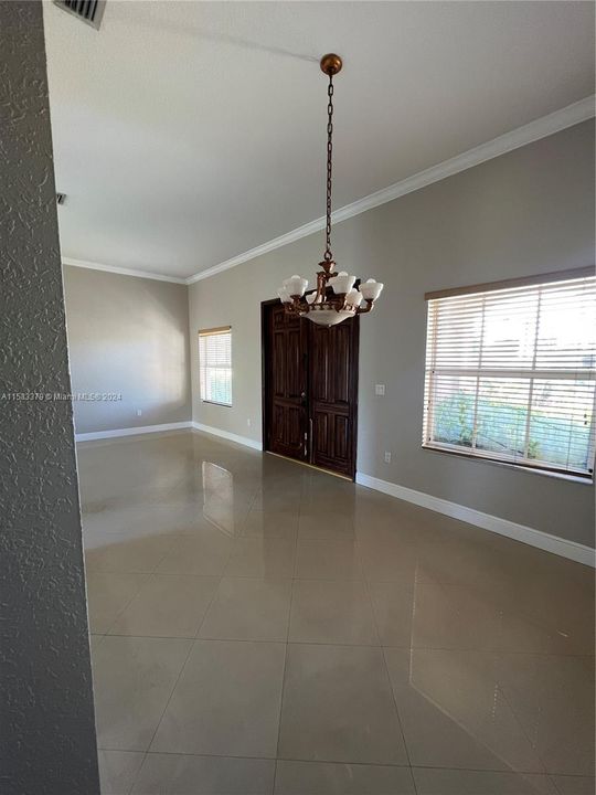 Recently Rented: $3,900 (4 beds, 2 baths, 1779 Square Feet)