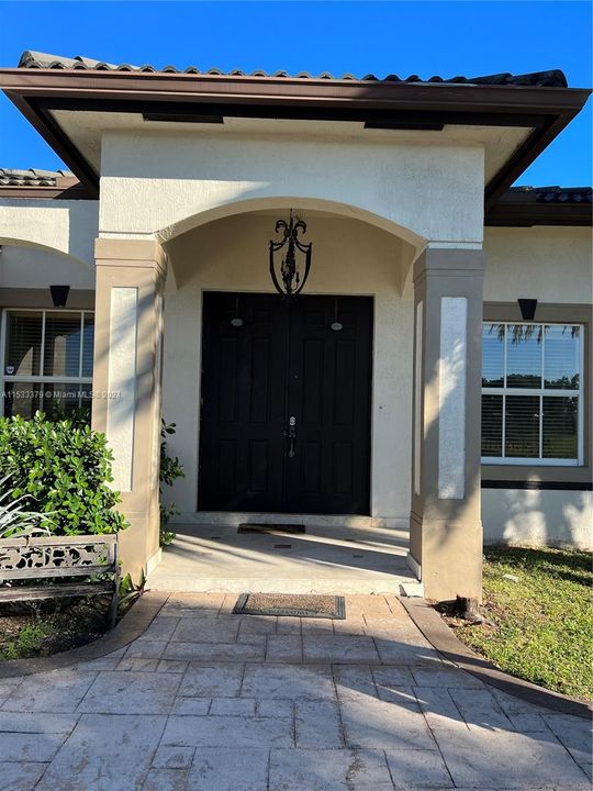 Recently Rented: $3,900 (4 beds, 2 baths, 1779 Square Feet)