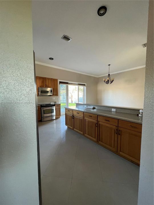 Recently Rented: $3,900 (4 beds, 2 baths, 1779 Square Feet)