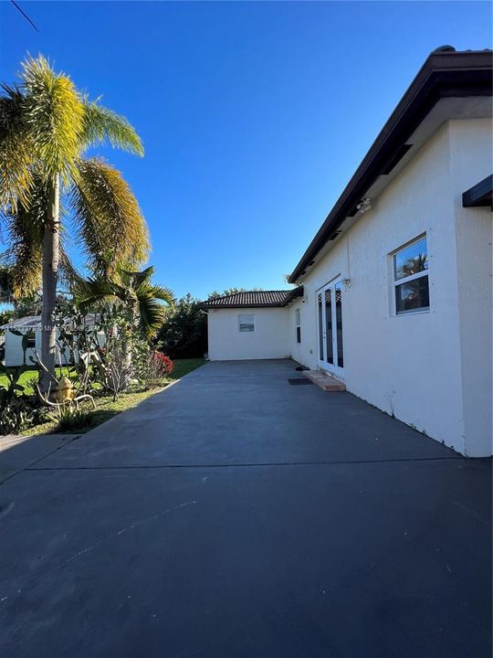 Recently Rented: $3,900 (4 beds, 2 baths, 1779 Square Feet)