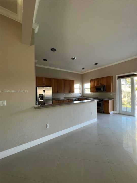 Recently Rented: $3,900 (4 beds, 2 baths, 1779 Square Feet)