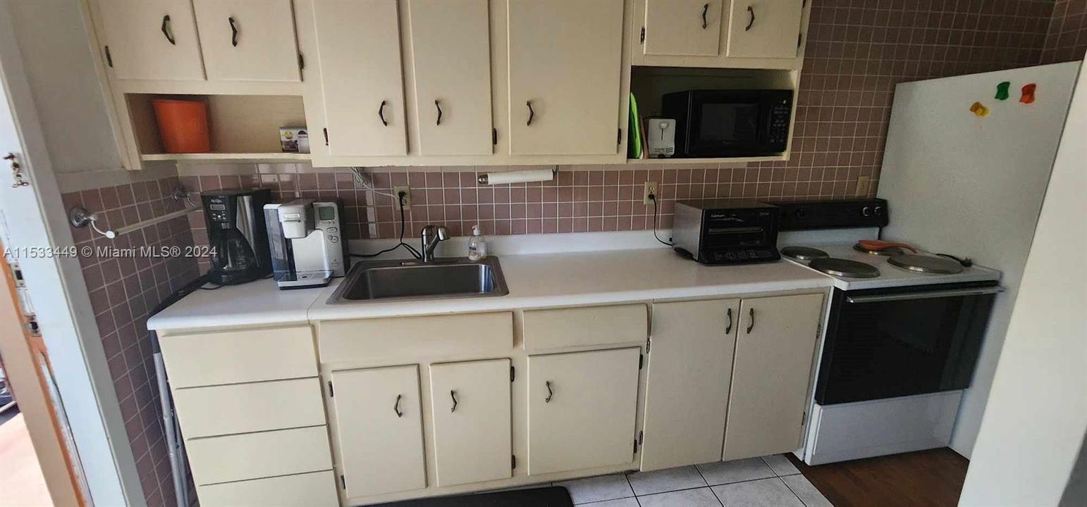 For Sale: $77,000 (1 beds, 1 baths, 462 Square Feet)