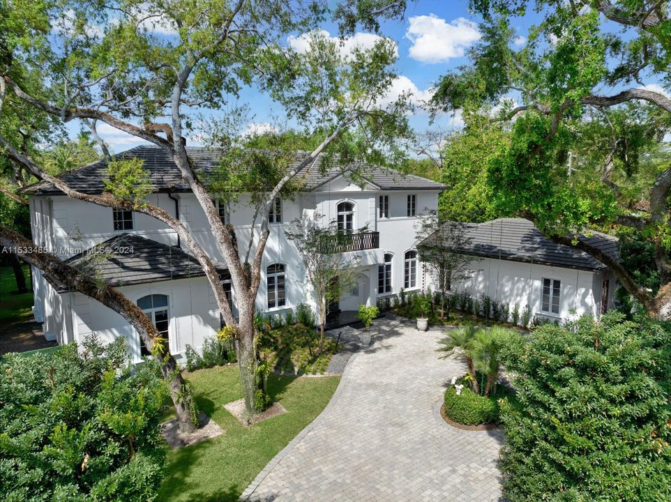 For Sale: $8,995,000 (6 beds, 5 baths, 5671 Square Feet)