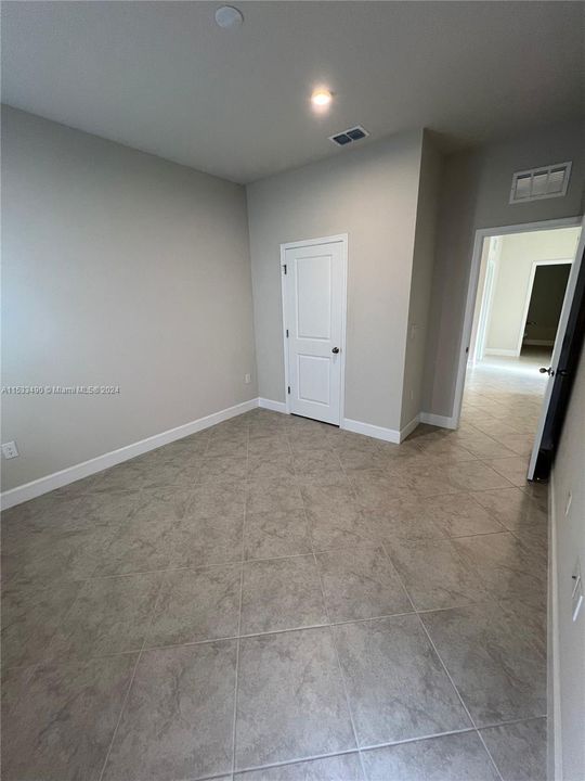 For Rent: $2,950 (4 beds, 2 baths, 1808 Square Feet)