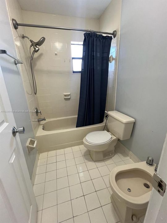 For Sale: $345,000 (2 beds, 2 baths, 996 Square Feet)