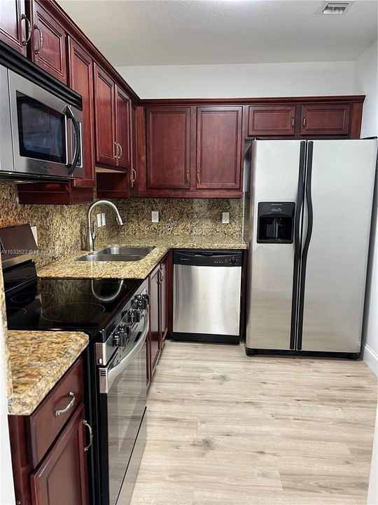 Recientemente alquilado: $2,500 (2 camas, 2 baños, 1027 Pies cuadrados)