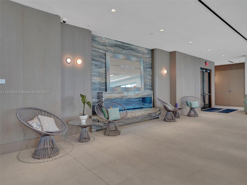 For Sale: $1,649,000 (2 beds, 2 baths, 955 Square Feet)