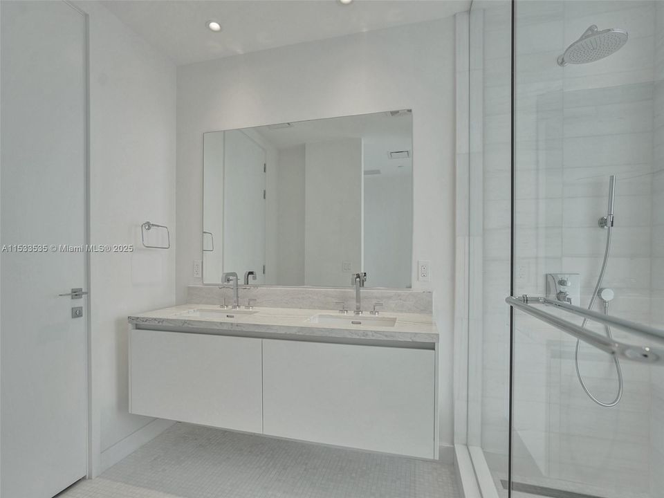 For Sale: $1,649,000 (2 beds, 2 baths, 955 Square Feet)