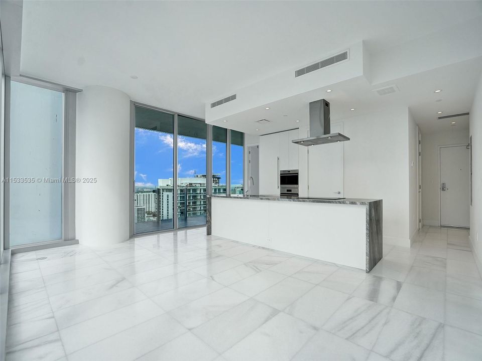 For Sale: $1,649,000 (2 beds, 2 baths, 955 Square Feet)