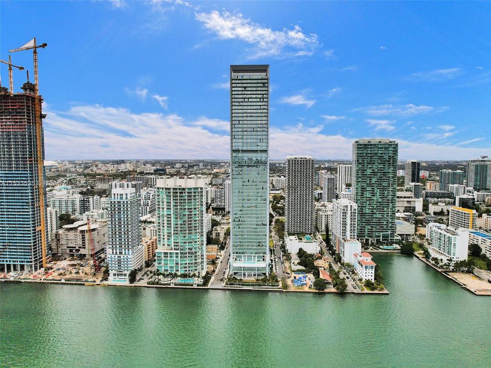 For Sale: $1,649,000 (2 beds, 2 baths, 955 Square Feet)