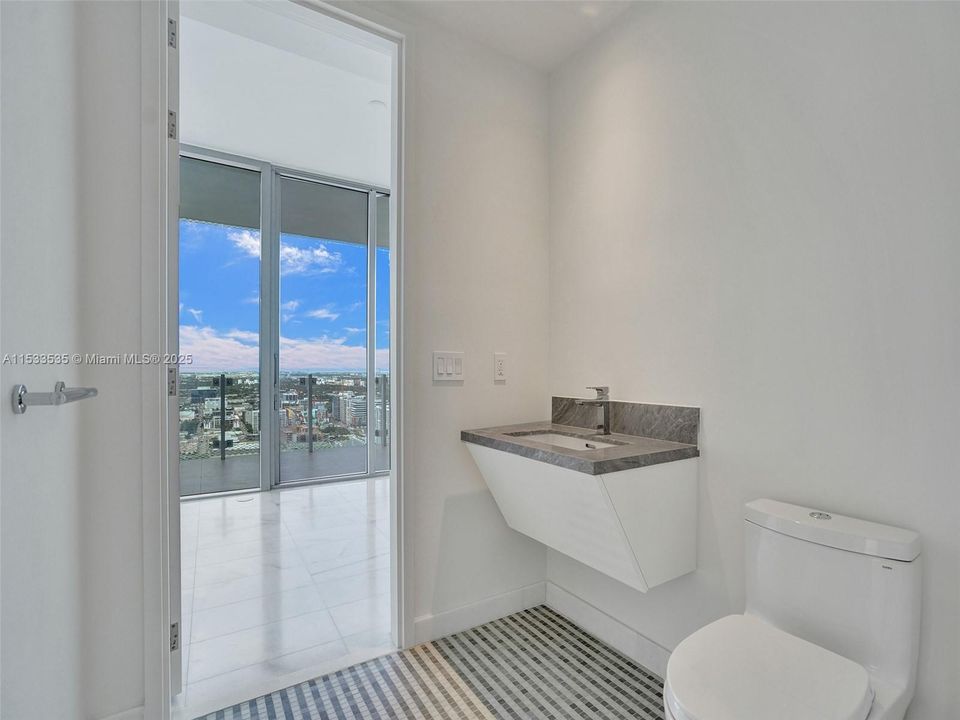 For Sale: $1,649,000 (2 beds, 2 baths, 955 Square Feet)