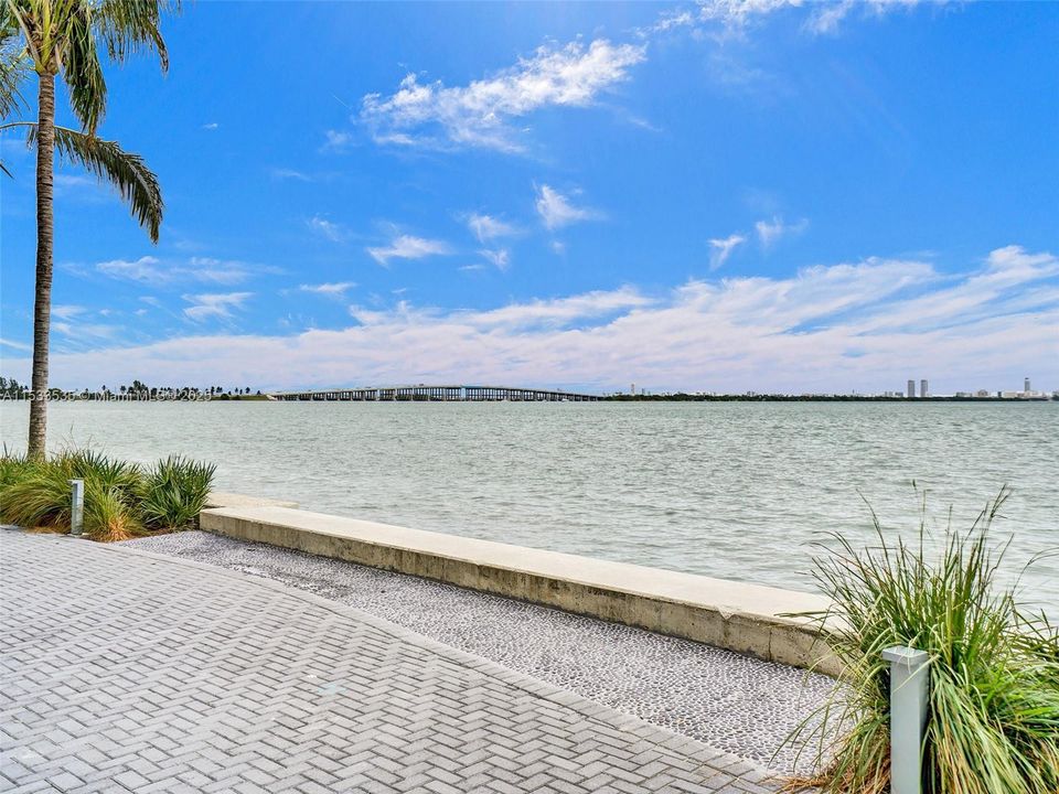 For Sale: $1,649,000 (2 beds, 2 baths, 955 Square Feet)