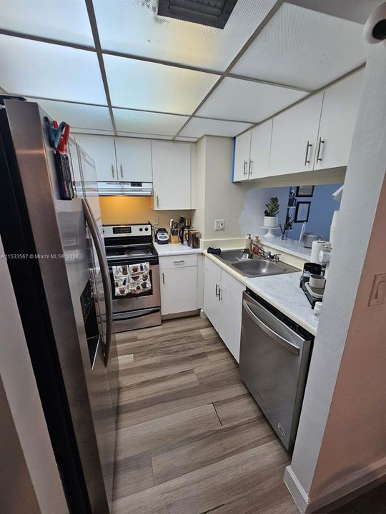 For Sale: $348,000 (1 beds, 1 baths, 593 Square Feet)