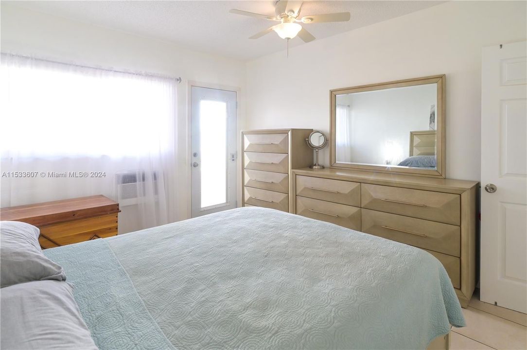 For Sale: $150,000 (2 beds, 1 baths, 848 Square Feet)