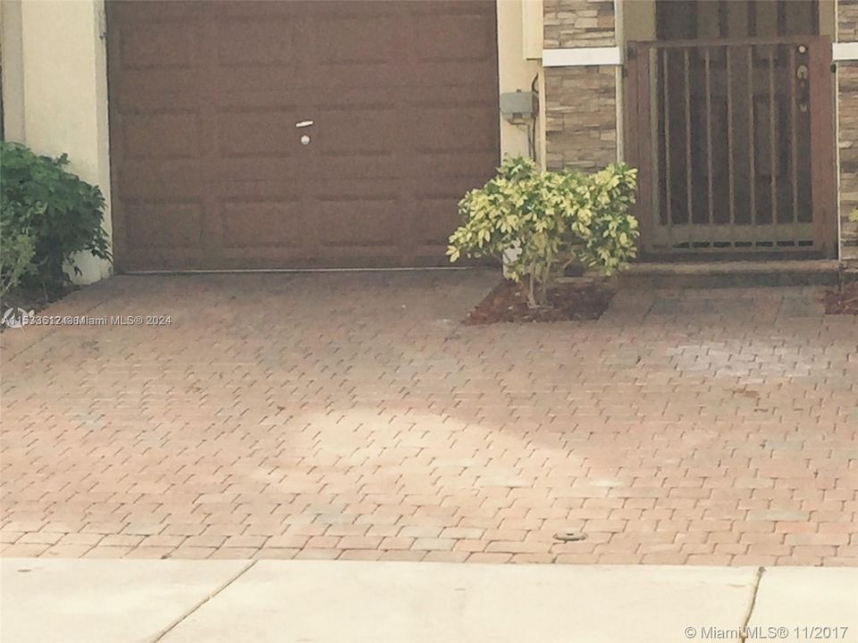 Recently Rented: $3,100 (4 beds, 2 baths, 1720 Square Feet)