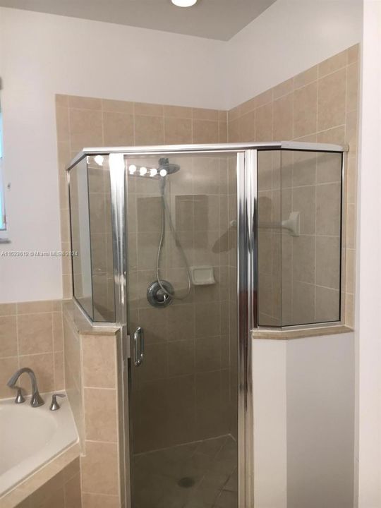 Recently Rented: $3,100 (4 beds, 2 baths, 1720 Square Feet)