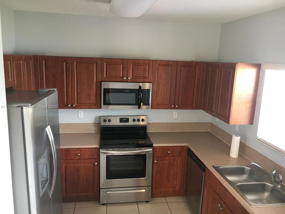 Recently Rented: $3,100 (4 beds, 2 baths, 1720 Square Feet)