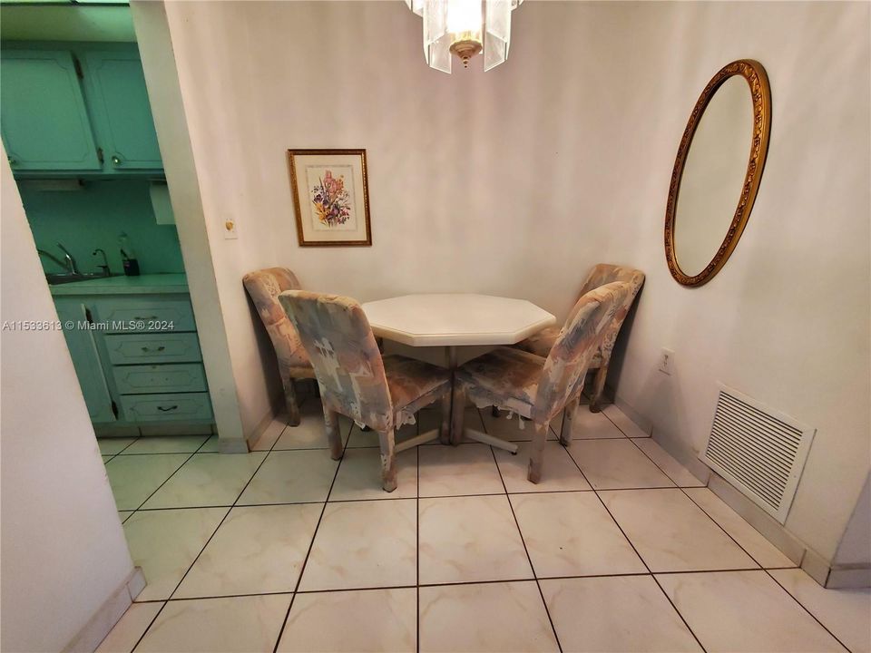 For Sale: $65,000 (1 beds, 1 baths, 688 Square Feet)