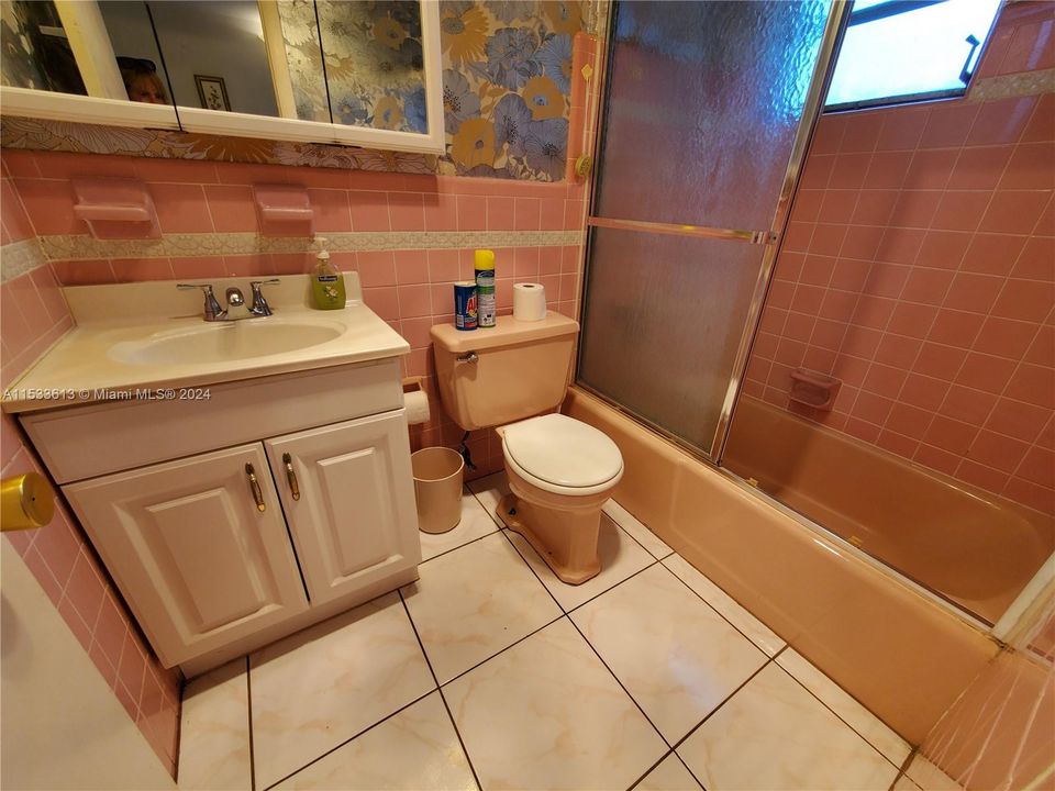 For Sale: $65,000 (1 beds, 1 baths, 688 Square Feet)