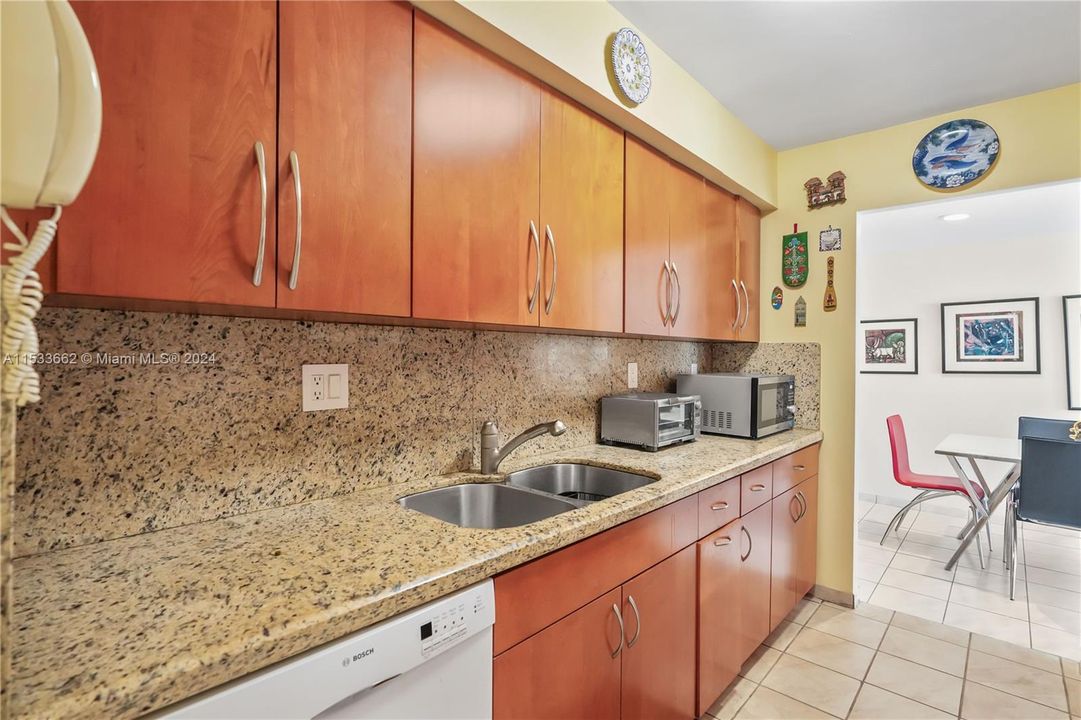 For Sale: $550,000 (1 beds, 1 baths, 1117 Square Feet)
