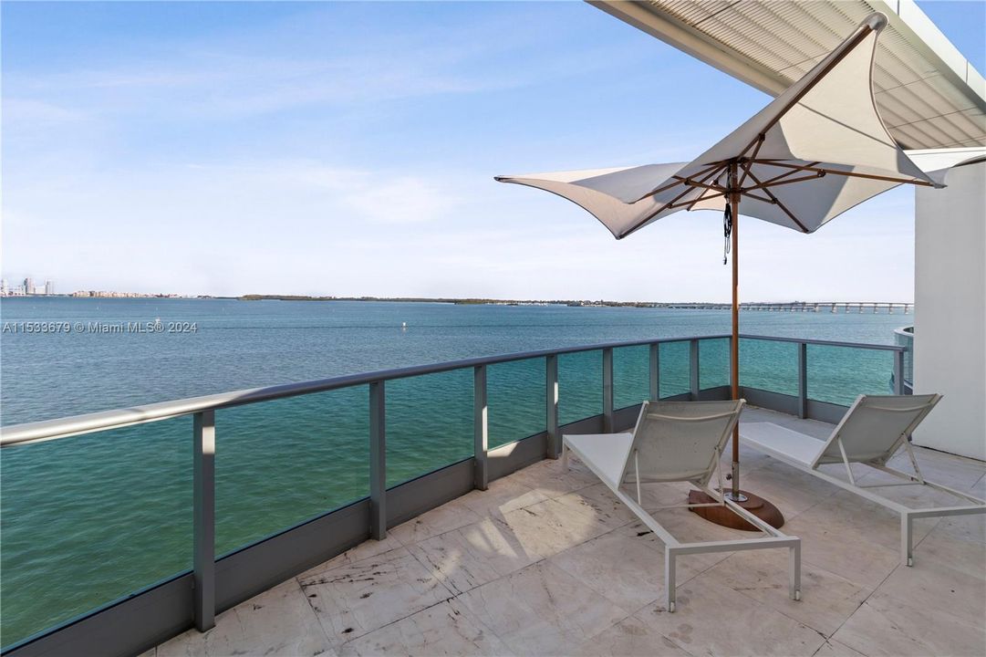 Recently Sold: $1,700,000 (2 beds, 2 baths, 1640 Square Feet)
