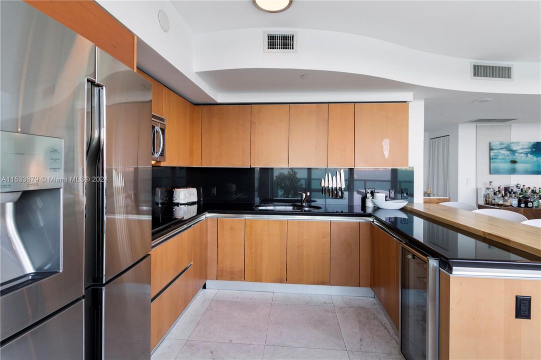 Recently Sold: $1,700,000 (2 beds, 2 baths, 1640 Square Feet)