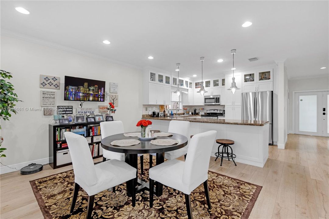 Recently Sold: $749,000 (5 beds, 3 baths, 2629 Square Feet)