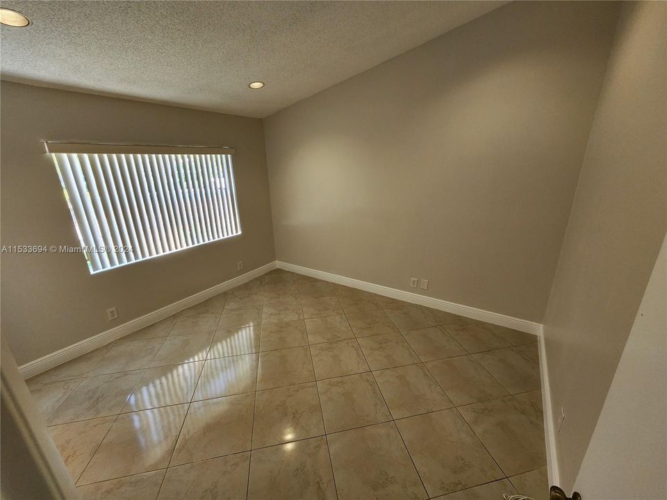 Recently Rented: $2,900 (3 beds, 2 baths, 1134 Square Feet)