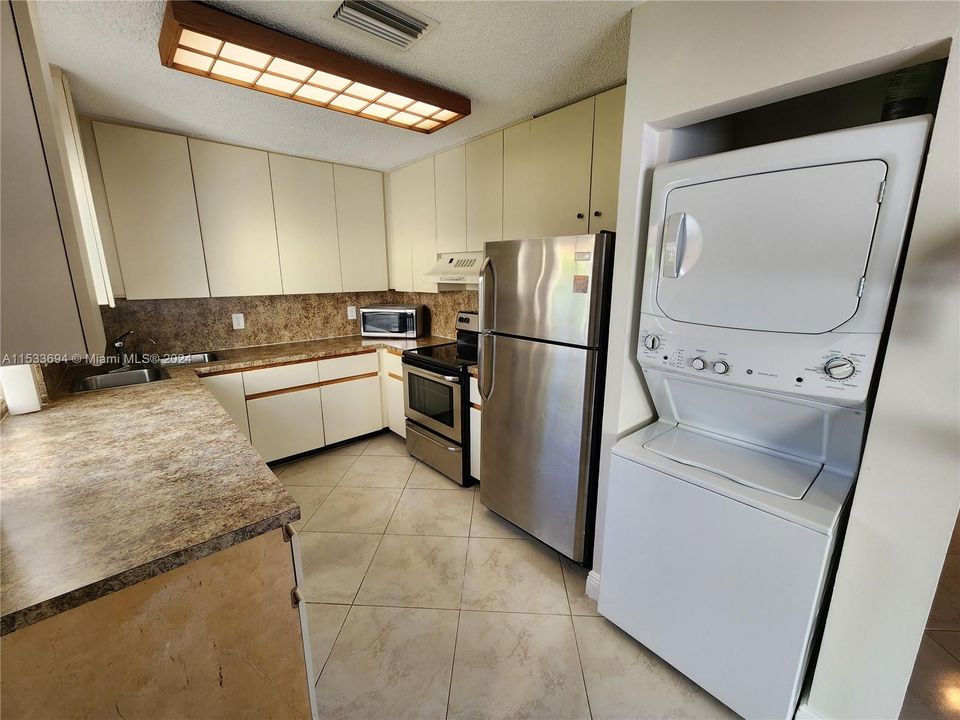 Recently Rented: $2,900 (3 beds, 2 baths, 1134 Square Feet)