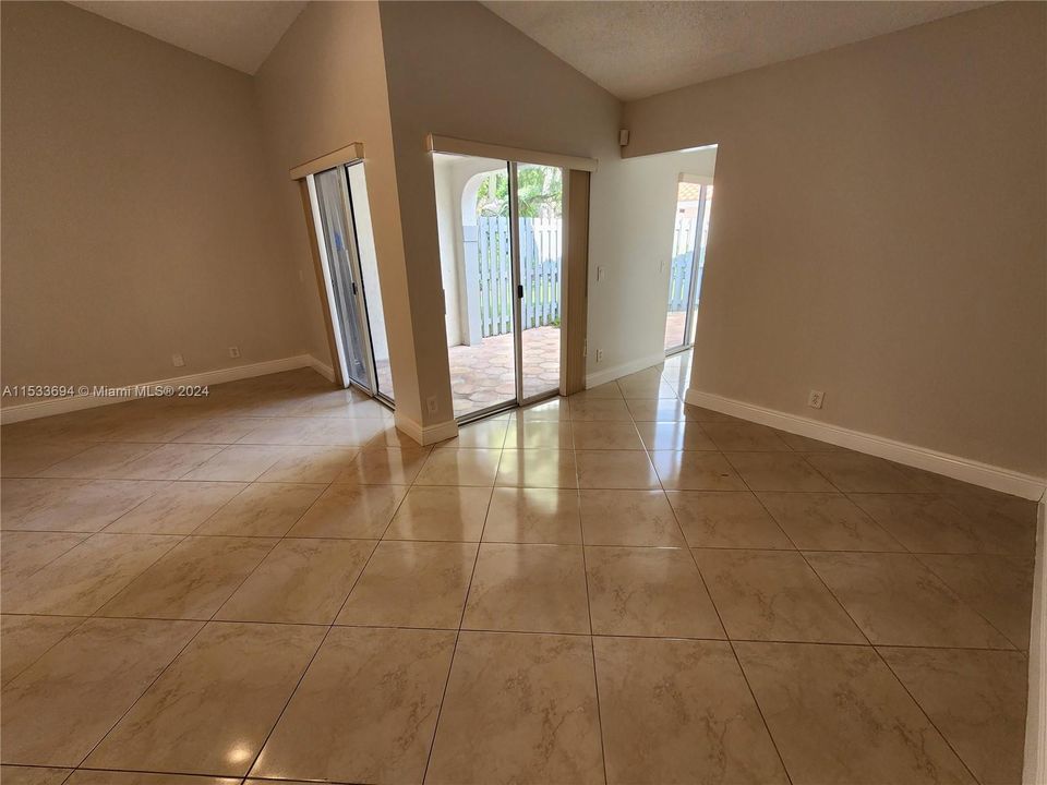 Recently Rented: $2,900 (3 beds, 2 baths, 1134 Square Feet)