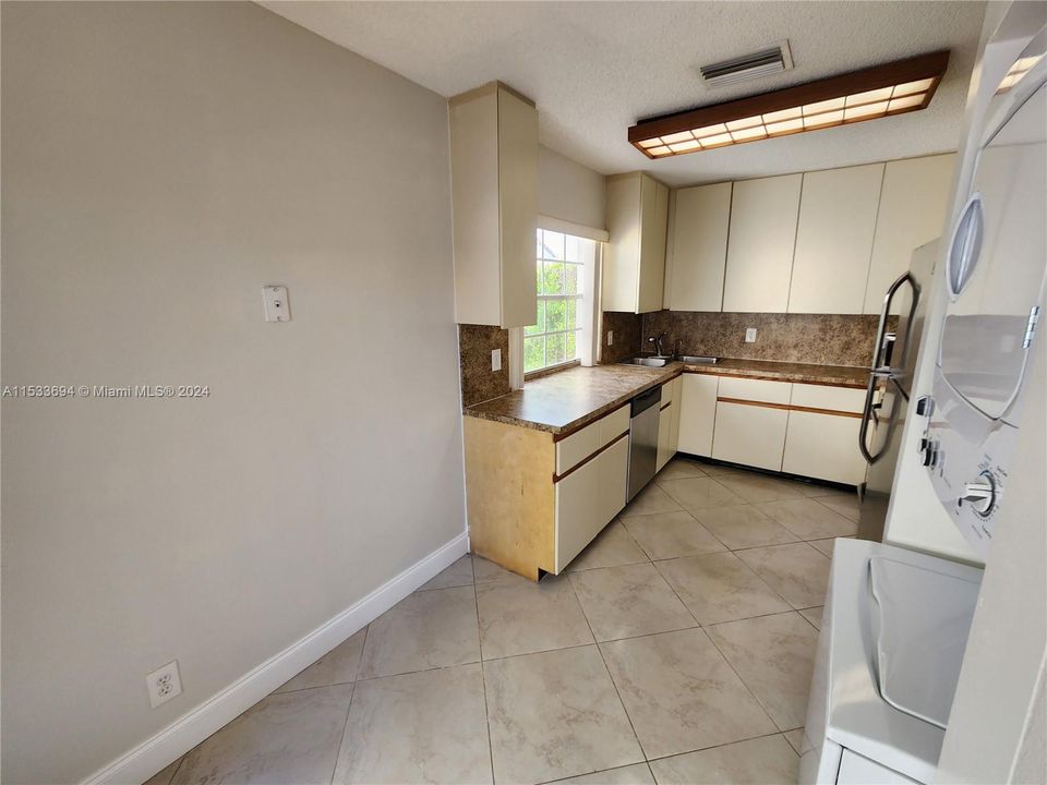 Recently Rented: $2,900 (3 beds, 2 baths, 1134 Square Feet)