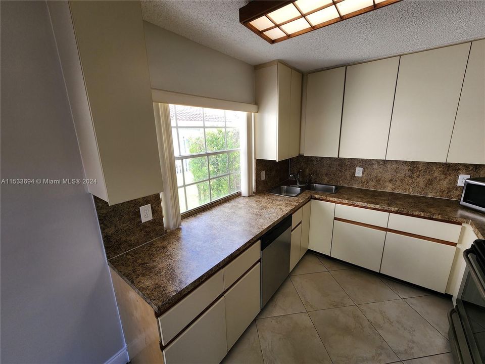 Recently Rented: $2,900 (3 beds, 2 baths, 1134 Square Feet)