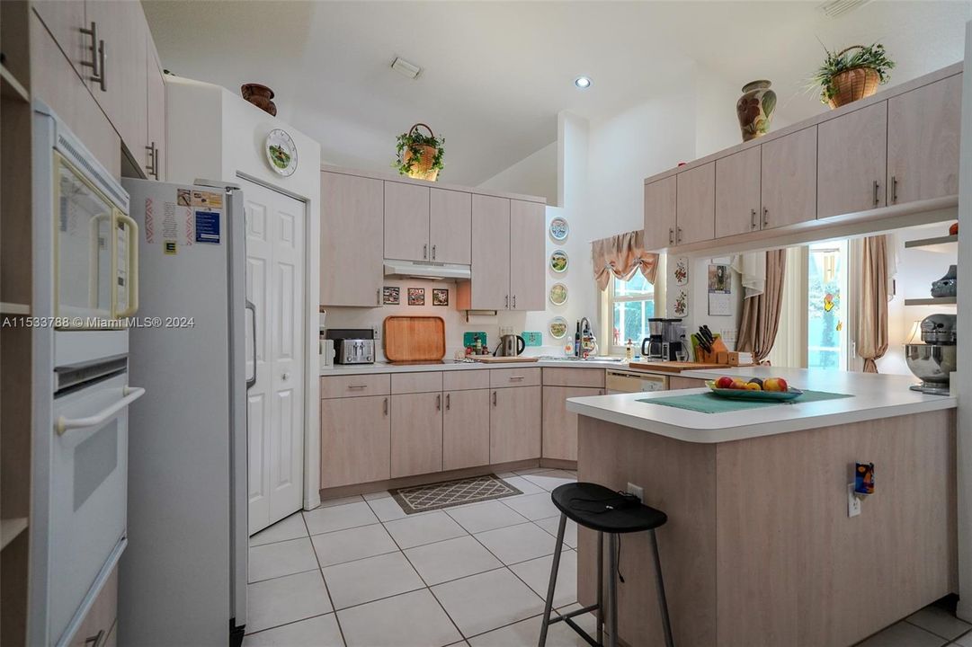 Active With Contract: $925,000 (4 beds, 3 baths, 2706 Square Feet)