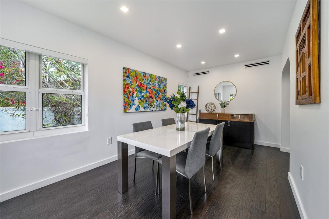Recently Rented: $13,900 (5 beds, 3 baths, 2713 Square Feet)