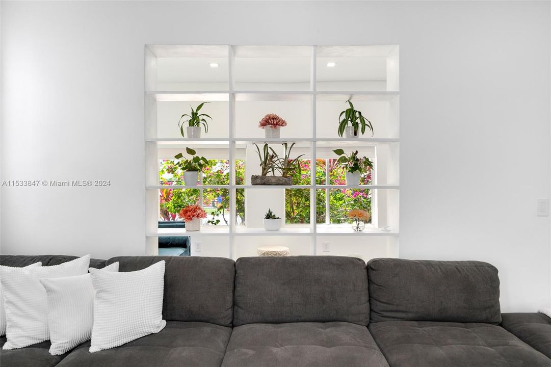 Recently Rented: $13,900 (5 beds, 3 baths, 2713 Square Feet)
