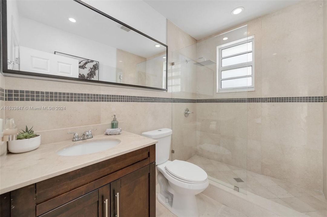 Recently Rented: $13,900 (5 beds, 3 baths, 2713 Square Feet)