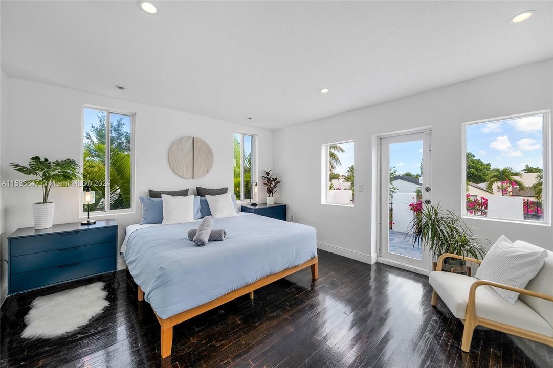 Recently Rented: $13,900 (5 beds, 3 baths, 2713 Square Feet)