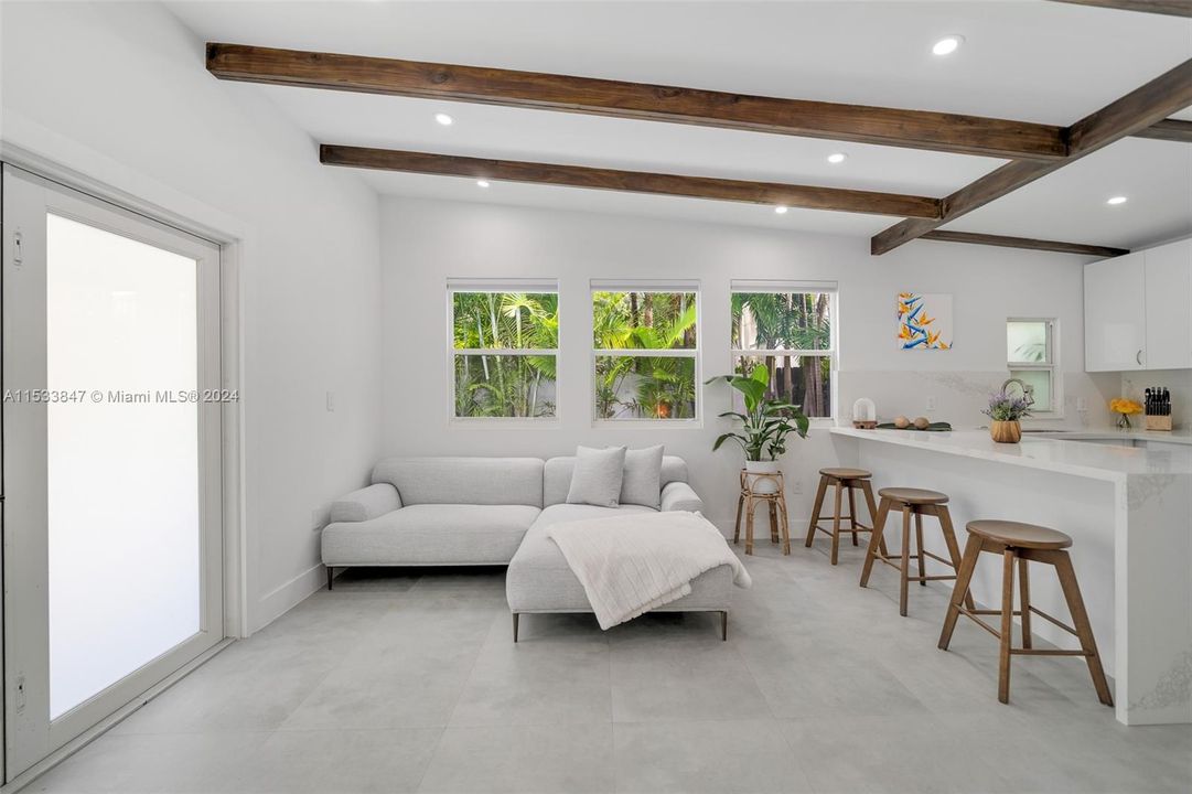 Recently Rented: $13,900 (5 beds, 3 baths, 2713 Square Feet)